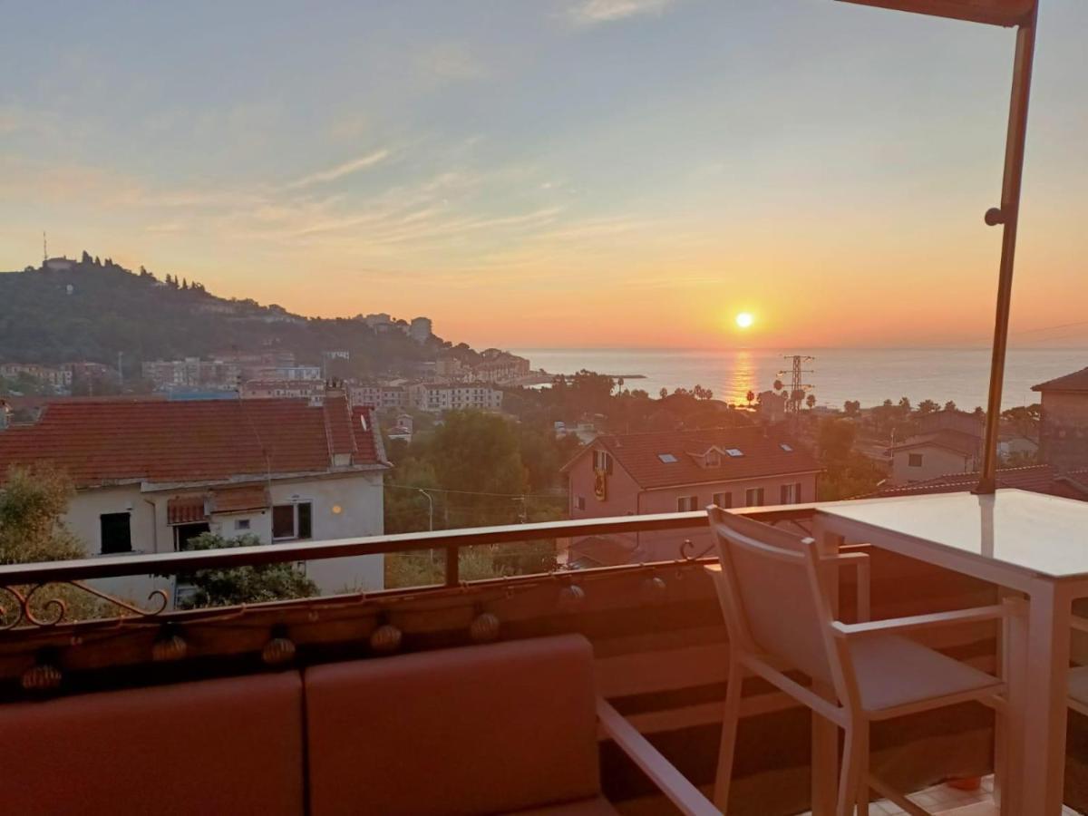 Seaview Apartment Imperia Exteriör bild